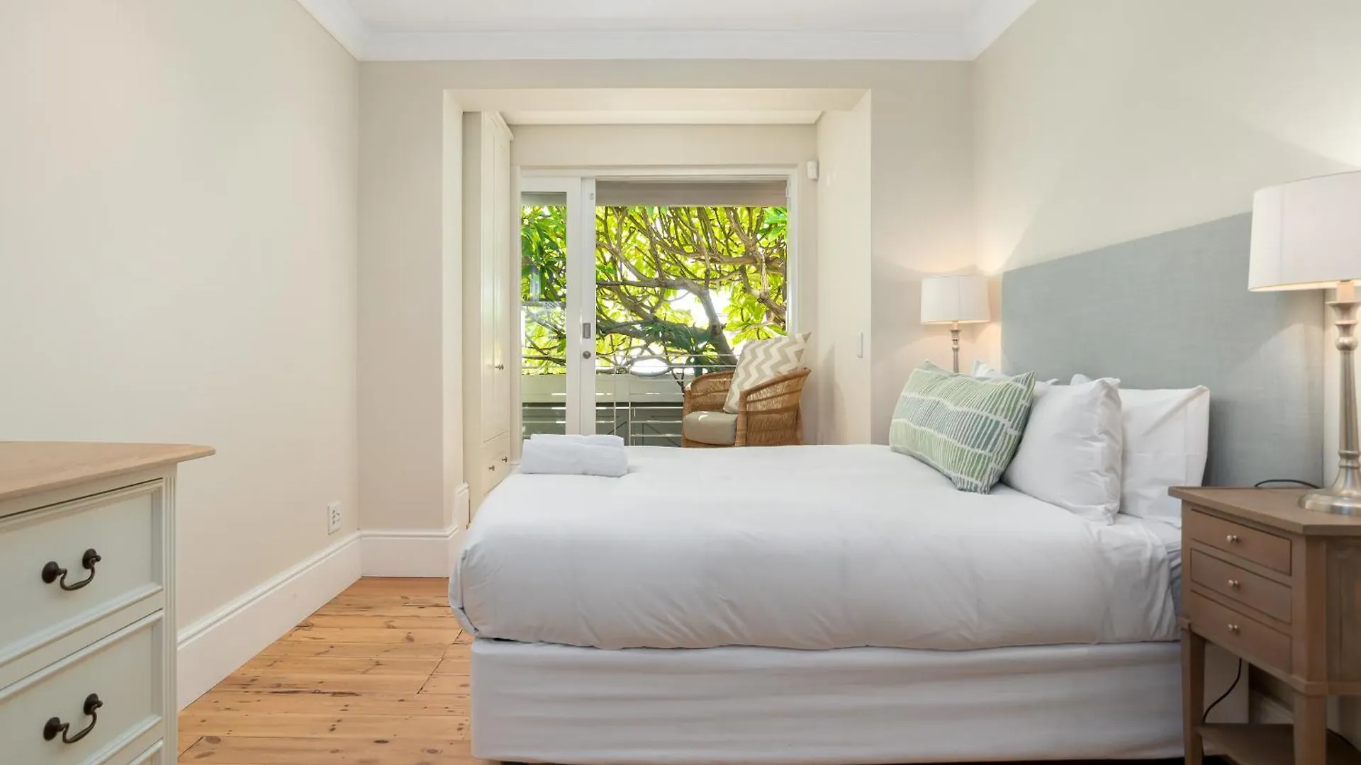 Light & Airy 3 Bedroom Green Point Family Home Cape Town 0*,  Güney Afrika