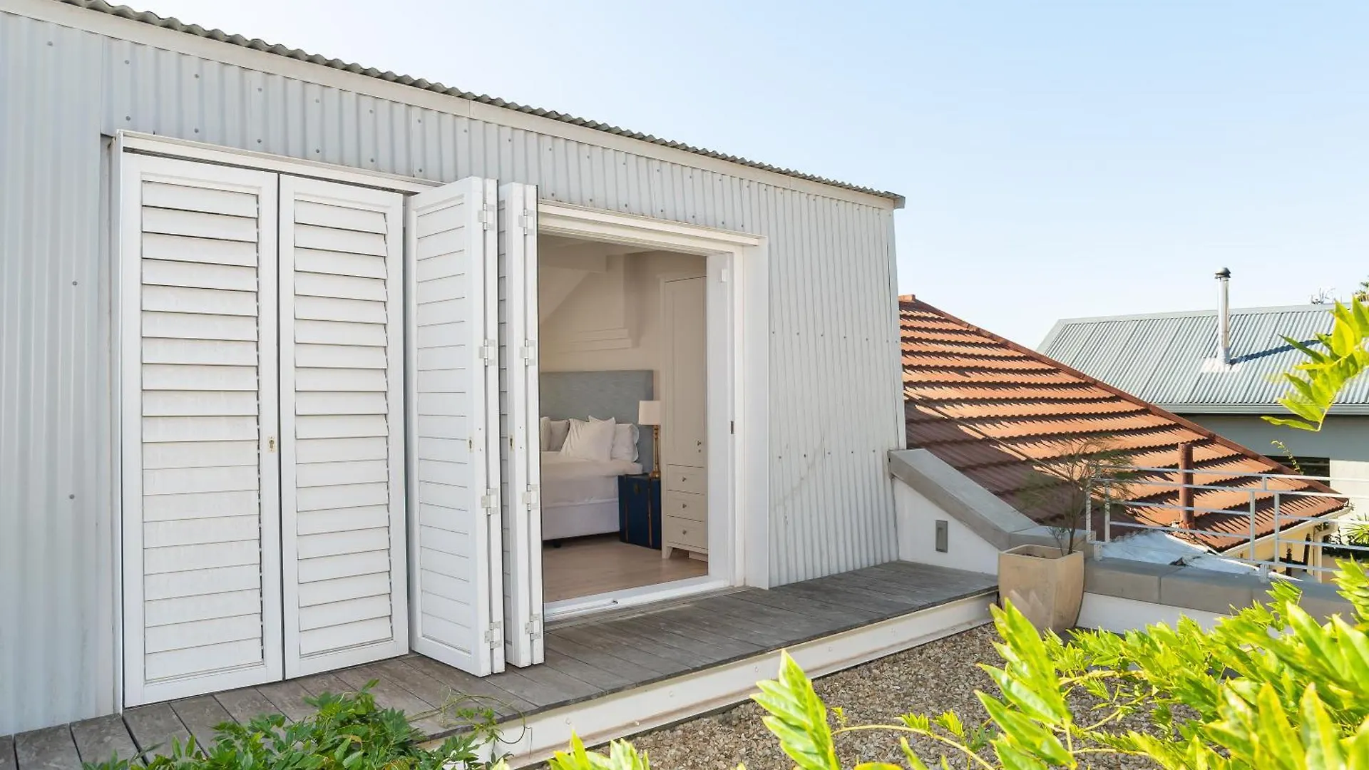 Light & Airy 3 Bedroom Green Point Family Home Cape Town